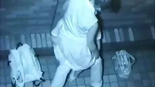 Охины ээж залуу нь асар том тахиа байдаг бөгөөд энэ мөчийг дуртай гэдгийг мэддэг.