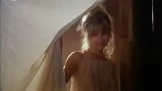 Эцэг эхийн орон дээр бэлгийн туршлага олж авдаг.