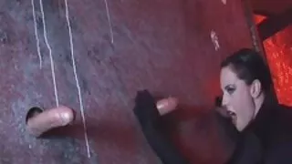 Шмаравозка эрэгтэй хүнтэй бэлгийн харьцаанд ордог.