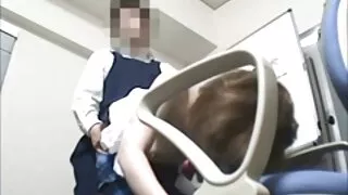 Албадан найз Охид нь blowjob өгөх.