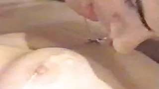 Зэрлэг далайн эрэг дээрх секс. Далайн эрэг дээр Дагуурын хооронд зөндөө.