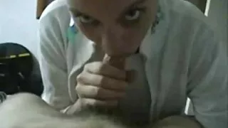 Stepdaughter харсан stepdad-ийн хойлог, дотуур хувцас нь нойтон болсон.