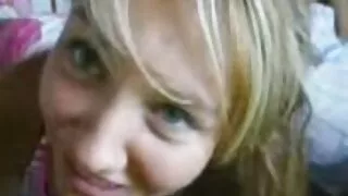 Нь нарийхан хар үстэй нь pussy-д Cums.