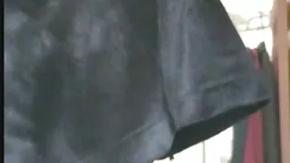 Байрлалд Morgpie руу тахиа Shoves & # 34; мэлхий & # 34;.