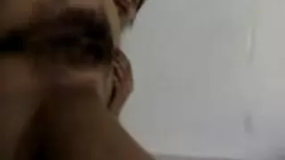 Би хойд эцгийнхээ дотуур хувцасыг үнэрлэж байгаад бууж өгсөн.