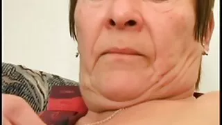 Кали Картер хуурамч бэлэг эрхтэнтэй тоглодог.
