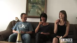 Шулуун гэдсээр Creampie үед pussy-д Vibrator.
