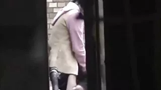 Milu дөлөн оролддог Interracial секс нь цагаан хүн.