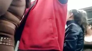Дэймон Perdolite Perc Сэр хэлж байна