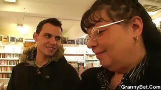 Амарч байхдаа тахиа унт.