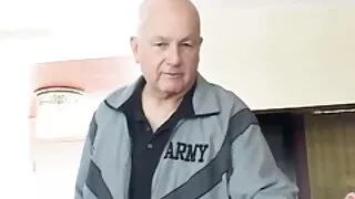 MILF хойлог дээр үсэрч.