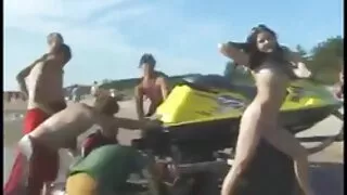 Хар эмэгтэй одой нь fucks.