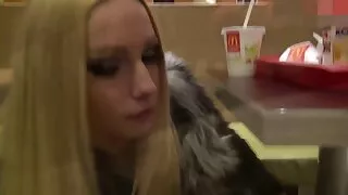 Тэр fitoness нь pussy долоох эхлэв.