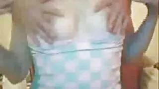 Pussy-д булэг өгдөг.