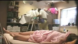 Леа Ли сексийн хувьд эр хүнийг үржүүлдэг.