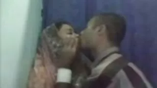 Кристен түүний ах нь Түүний нөхөр дээр cheats.