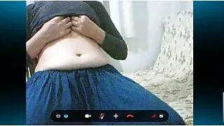 Хижабтай эмэгтэй нөхрийнхөө өрийг ам, pussy-ээр шийддэг.