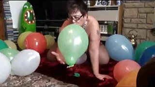Тахиа, секс тоглоомыг Улаан толгойн pussy-д байрлуулна.