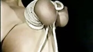 Улаан толгой нь спортын оронд Кристофтой бэлгийн харьцаанд ордог.