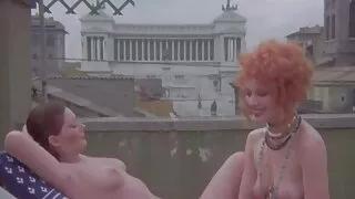 Милка Фейер үтрээндээ хар шодой оруулдаг.