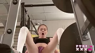 TiffanatAtson бүх эргэн тойронд цацсан.